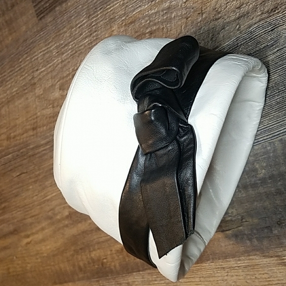 Christian Dior 'Miss Dior' 1960's Vintage Leather White and Black Mod Cloche Hat - Picture 3 of 14